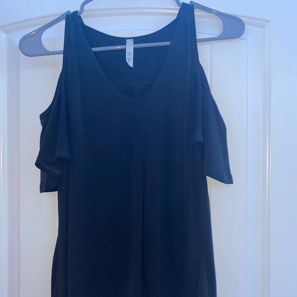 Sleeveless V neck blouse